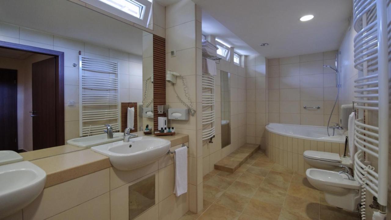 Wellness Hotel Gyula Eksteriør bilde
