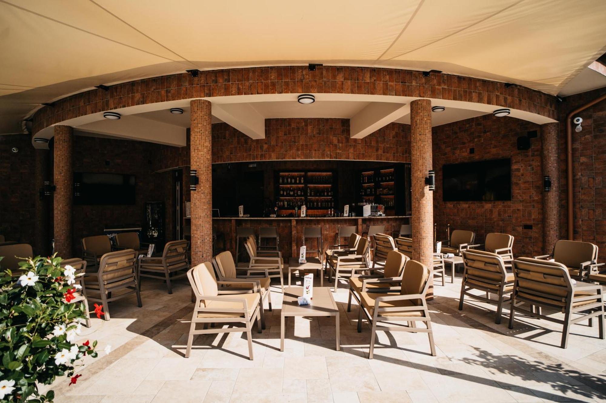 Wellness Hotel Gyula Eksteriør bilde